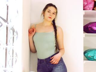 YutaNommik - Chat cam exciting with a shaved pubis Exciting young lady 