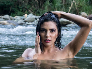 LisaHill - Chat hard avec une Divine demoiselle française avec une touffe poilue sur X Love Cam 