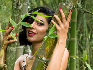 LisaHill - Show live en direct avec une éclatante jeune model hot avec une chatte touffue sur la plateforme Xlovecam.com 