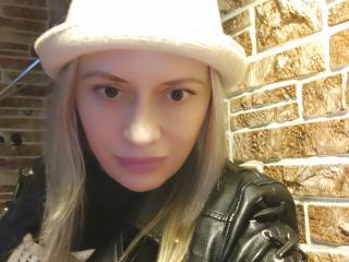 RebeccaDarling - Chat live hard with a well built Gorgeous lady 