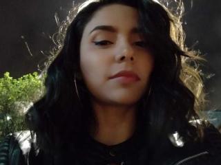 LisaHill - Show hot avec une Chaude femme française sexy avec une chatte poilue sur le service Xlove 