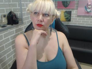 NancyPeach - Live cam excitant avec cette Femme aux cheveux dorés  