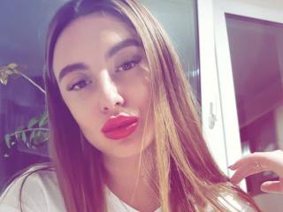 BlondeArya - Chat live porn with this Sex 18+ teen woman with huge tits 