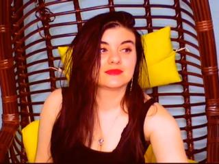 Kellsie - Live chat intime avec une Magnifique jeune camgirl très sexy avec des cheveux roux sur la plateforme Xlovecam.com 