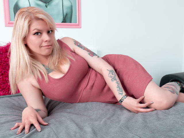 ArianaMills - Chat cam exciting with this Hard 18+ teen woman with giant jugs 