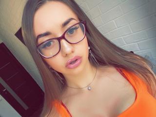 FionaCrystal - Show live hard with this shaved pubis Hot young lady 