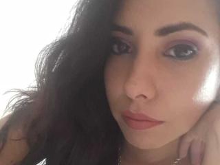 AlanaSimmons - Cam sexe avec une étonnante cochonne french sexy avec une chatte touffue sur Xlovecam 