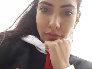 AlanaSimmons - Webcam live excitant avec cette Sensationnelle jeune camgirl au décolleté idéal sur le service Xlovecam 