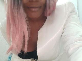 DebbieFicus - Live cam porn with this X 18+ teen woman with large ta tas 
