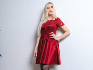 DaniellaCrouse - Cam en direct avec une Magnifique jeune model bien roulée avec des gros seins  