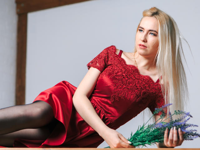 DaniellaCrouse - Chat nude with a gold hair Exciting young lady 