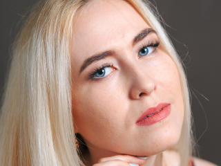 DaniellaCrouse - Live chat hot with a average body Nude college hottie 