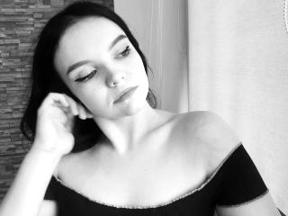 BonnySweety - Live cam sex with a standard build Exciting girl 