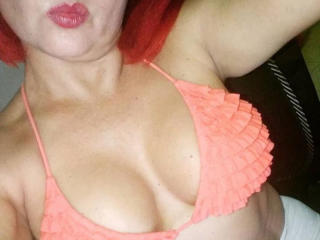 RubyLatinHot - Webcam live hot avec cette Femme d'un certain age à la chevelure rouge intense  