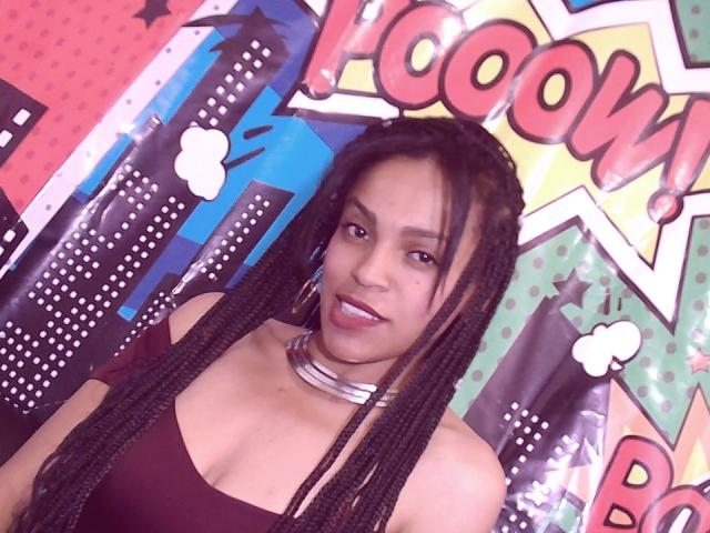 NoirChaud - Webcam porn avec cette Femme brune sur le site Xlovecam 