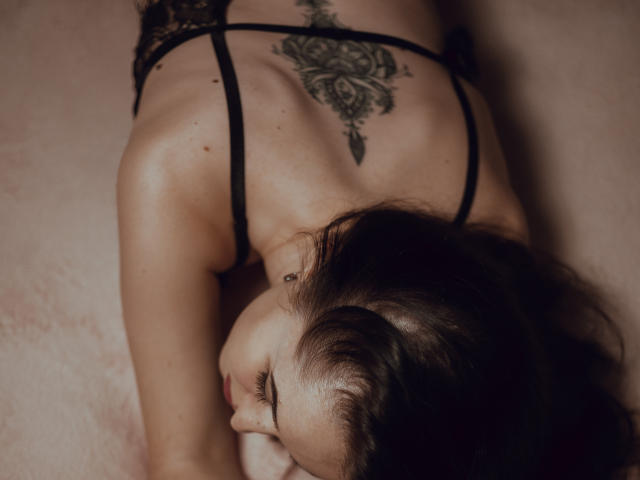 FreyaHill - Live chat xXx avec cette éclatante camgirl française hot avec un corps bien proportionné|au physique idéal|à la plastique|silhouette|anatomie esthétique sur Xlovecam.com 