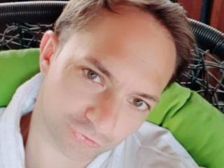 SexxyAdam - Live chat xXx avec ce Homme qui aime les hommes caucasien sur la plateforme XloveCam 