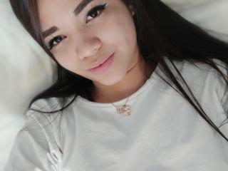 Khelanie - Cam xXx with this dark hair Sexy young lady 