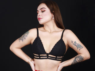 AmandaSimpson - Spectacle porn avec une Femme à la chevelure brune sur le site Xlove 