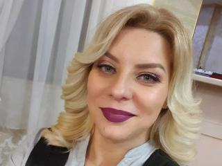 JanetBeauty - chat online sexy with this well built Exciting college hottie 