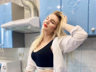 MissRadiance - Show live sexy with a White X college hottie 