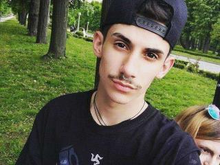 Danielcrush - Chat cam porno avec ce Homme qui aime les hommes  