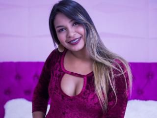 AnnaLuisa - chat online hard with a black hair Sexy girl 