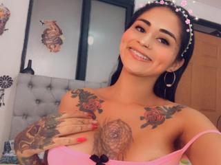 CristalHugetss - Webcam live nude with a Ladyboy with standard titties 