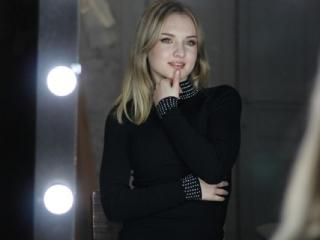 JoannaLove - Web cam exciting with a Sweater Stretchers X girl 