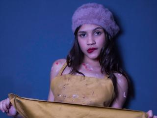 ThiiaraSea - Show live porno avec une Séduisante jeune coquine française sexy  