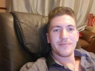 AydanWeston - Webcam sex avec ce Homme qui aime les hommes à la chevelure châtain sur le site Xlove 