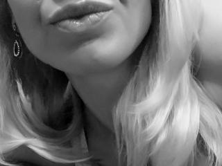 SensuallySoft - Chat intime avec une Jeune coquine occidentale  