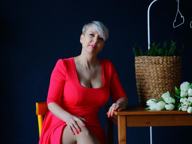 VivenHotMature - Live chat sex with a European Exciting mature 