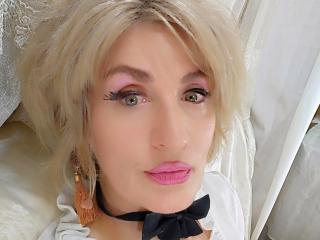 BlondeAtomique - Webcam live sexe avec une Maman sexy french à la crinière d'or  