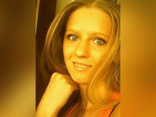 SofiaShowX - Show live xXx avec une éblouissante jeune bombe french très sexy ayant une belle paire de seins  