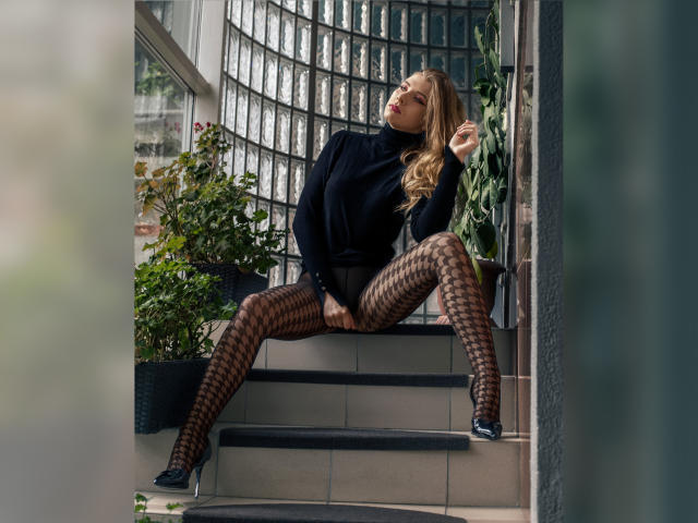 SuaveDelice - Chat intime avec une Sensationnelle canon french hot blanche  