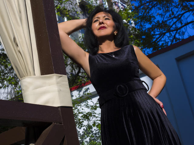 EroticSelena - Live xXx with this vigorous body Exciting lady over 35 