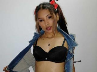 KarolaBella - Chat cam x with this gaunt Attractive woman 