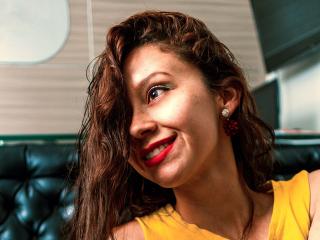 ElizaGrace - Live cam hot avec cette éclatante maîtresse sud américaine sur XloveCam 