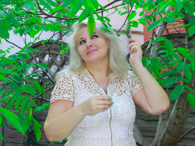 AvrilMellow - Sexe cam en vivo - 8064736