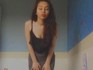 Sheytanna - Show xXx avec une Sensationnelle jeune femme french en chaleur avec une petite poitrine  