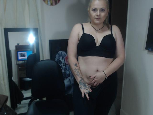 EmilianaZains - online show hard with a chubby constitution Horny lady 