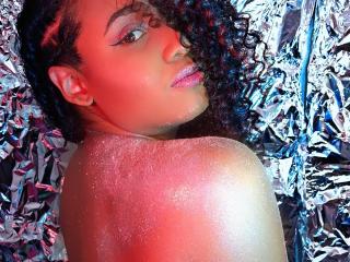 LuciaFrizzy - Live sexe avec cette Admirable jeune créature française hot sans poils sur la plateforme X Love Cam 