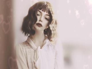 MaryWebster - Show sexy avec cette Sublime jeune créature en chaleur sans poils sur le service XloveCam 