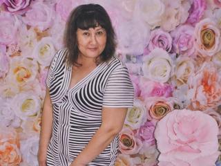 LuciaMature - online chat hot with a White Hot MILF 