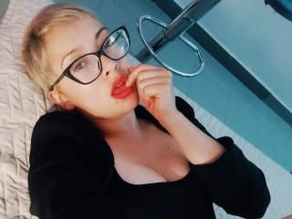 AlizeeFavre - Webcam sexy avec une Belle jeune fille french hot à la chevelure étincelante  