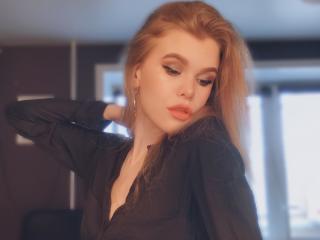 AngeliicBeauty - Live cam sexe avec cette Fabuleuse jeune cochonne française hot aux cheveux dorés  