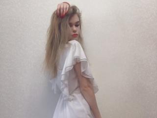 AngeliicBeauty - Video chat sex with this shaved intimate parts Hard babe 