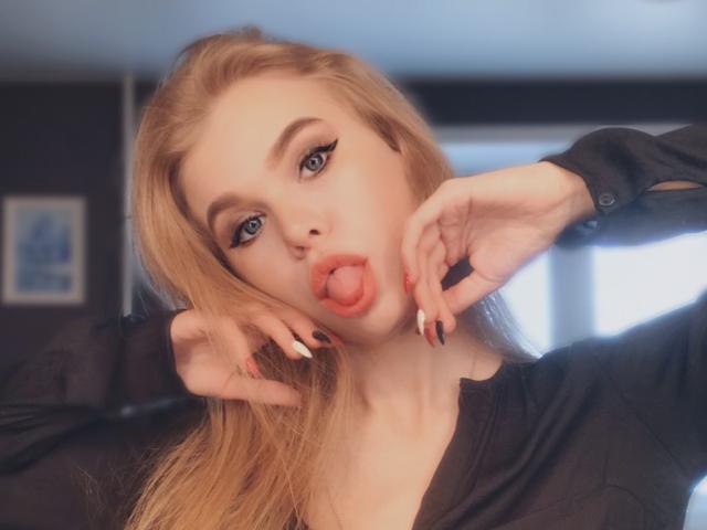 AngeliicBeauty - сексуальная веб-камера в реальном времени - 8112352