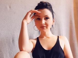 TyannaHottie - Chat cam x avec cette jeune femme french très sexy avec une petite poitrine sur la plateforme Xlovecam.com 